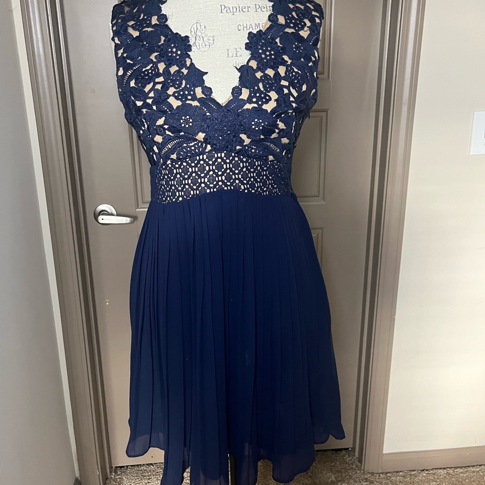 Heartloom Size M Blue/Beige Lace Midi Dress